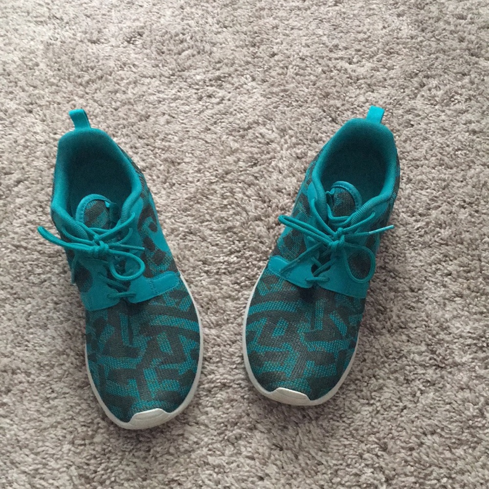 Nike roshes